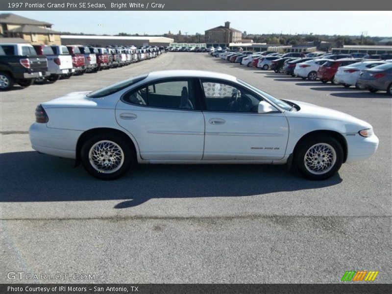 Bright White / Gray 1997 Pontiac Grand Prix SE Sedan