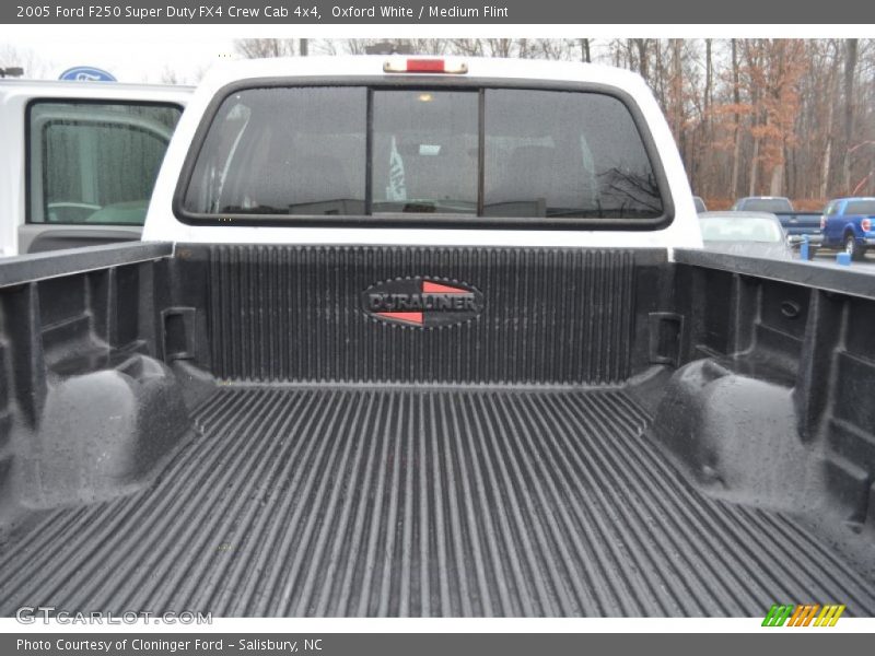 Oxford White / Medium Flint 2005 Ford F250 Super Duty FX4 Crew Cab 4x4
