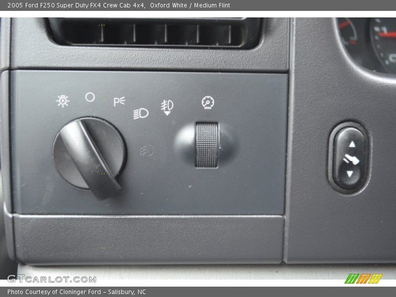 Oxford White / Medium Flint 2005 Ford F250 Super Duty FX4 Crew Cab 4x4