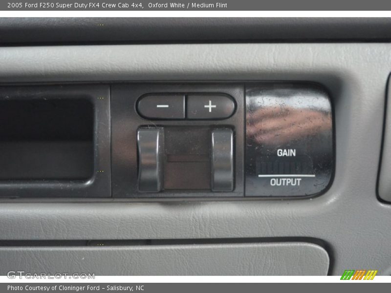 Oxford White / Medium Flint 2005 Ford F250 Super Duty FX4 Crew Cab 4x4