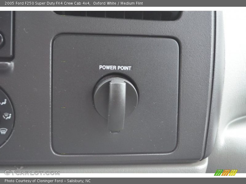 Oxford White / Medium Flint 2005 Ford F250 Super Duty FX4 Crew Cab 4x4