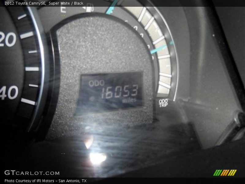 Super White / Black 2012 Toyota Camry SE