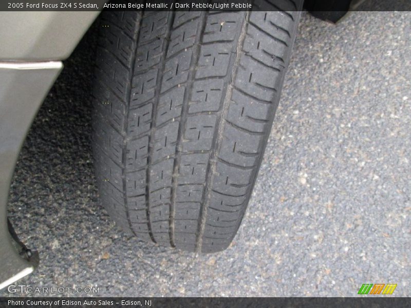 Arizona Beige Metallic / Dark Pebble/Light Pebble 2005 Ford Focus ZX4 S Sedan