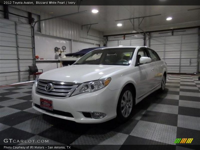 Blizzard White Pearl / Ivory 2012 Toyota Avalon