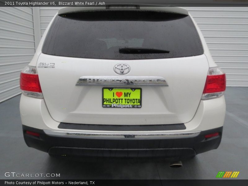 Blizzard White Pearl / Ash 2011 Toyota Highlander V6