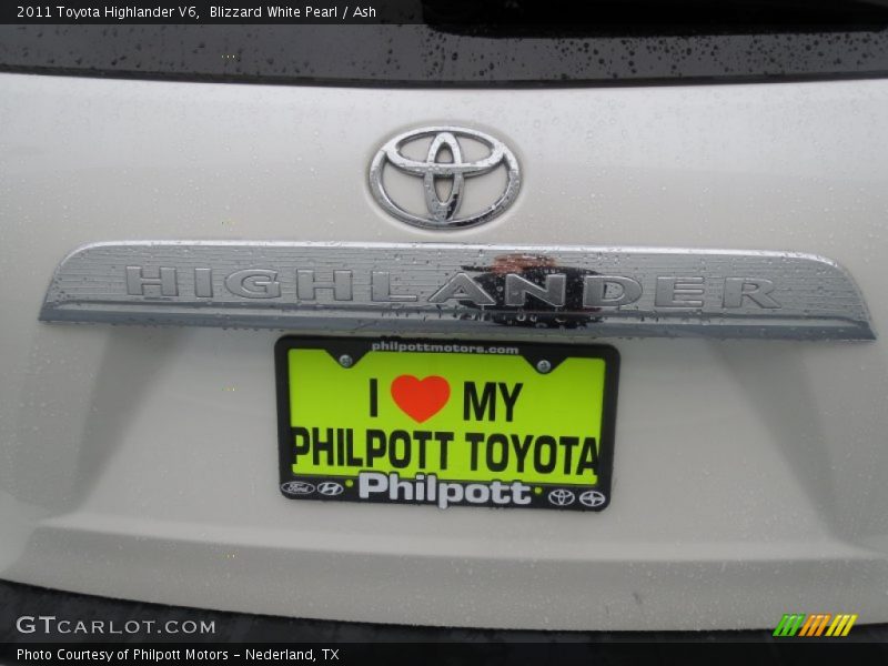 Blizzard White Pearl / Ash 2011 Toyota Highlander V6