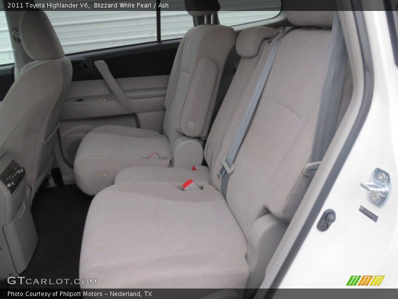 Blizzard White Pearl / Ash 2011 Toyota Highlander V6