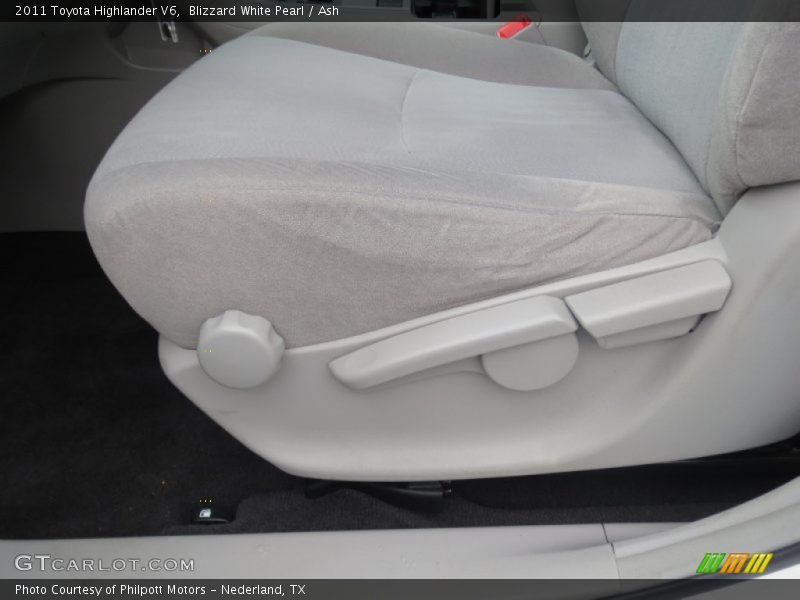 Blizzard White Pearl / Ash 2011 Toyota Highlander V6