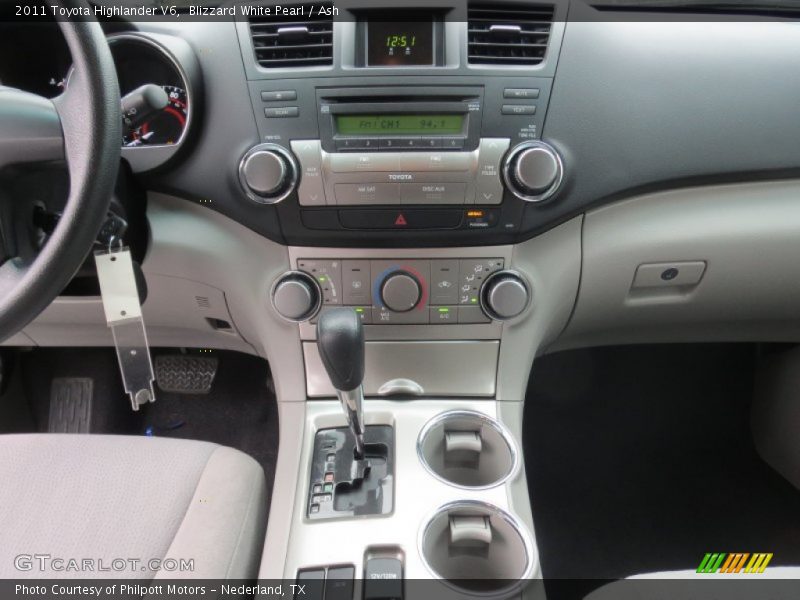Blizzard White Pearl / Ash 2011 Toyota Highlander V6