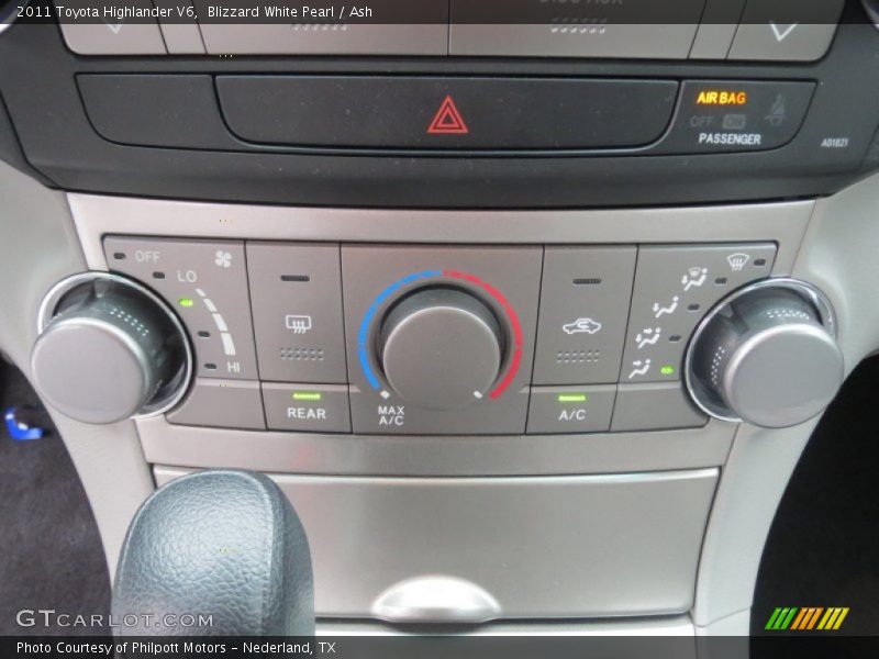 Blizzard White Pearl / Ash 2011 Toyota Highlander V6