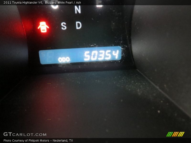 Blizzard White Pearl / Ash 2011 Toyota Highlander V6