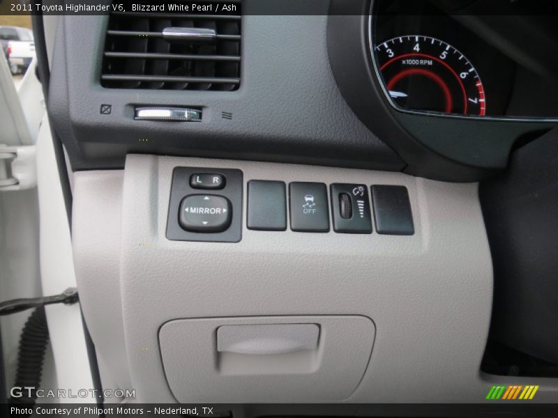 Blizzard White Pearl / Ash 2011 Toyota Highlander V6