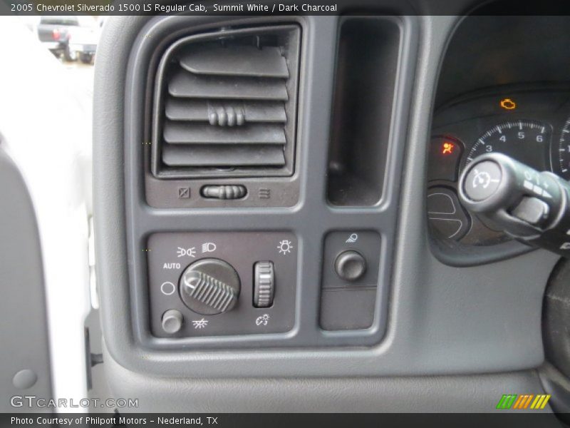 Summit White / Dark Charcoal 2005 Chevrolet Silverado 1500 LS Regular Cab