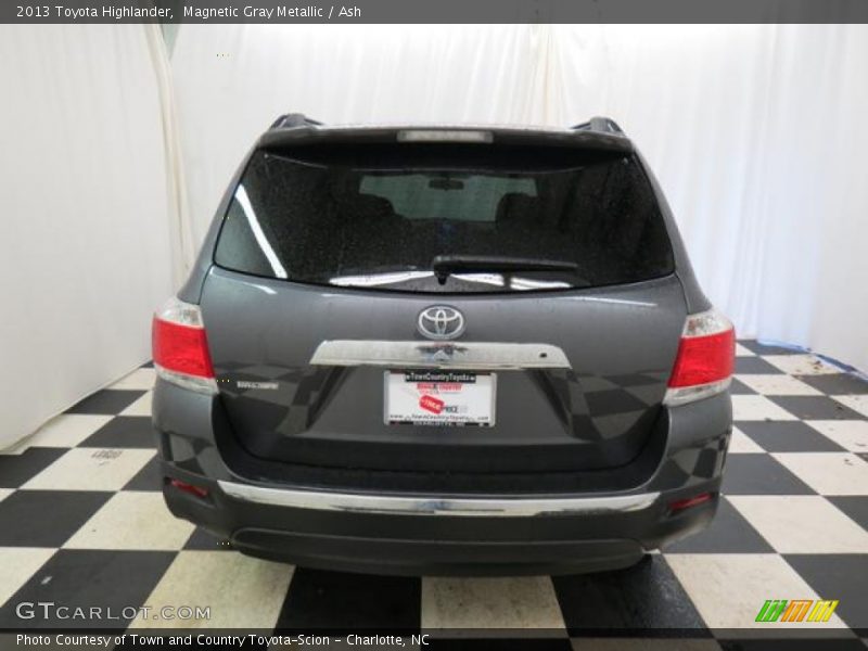 Magnetic Gray Metallic / Ash 2013 Toyota Highlander