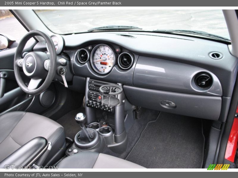 Dashboard of 2005 Cooper S Hardtop