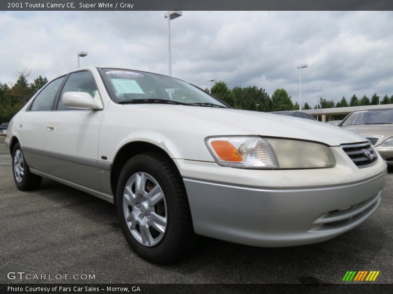 Front 3/4 View of 2001 Camry CE