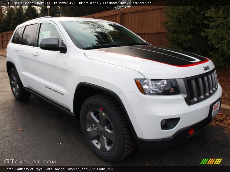 Front 3/4 View of 2013 Grand Cherokee Trailhawk 4x4