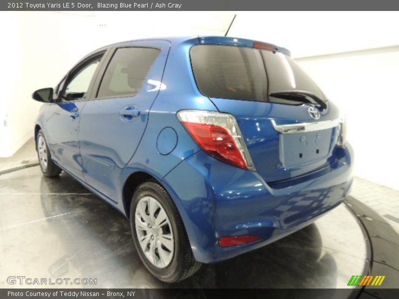 Blazing Blue Pearl / Ash Gray 2012 Toyota Yaris LE 5 Door