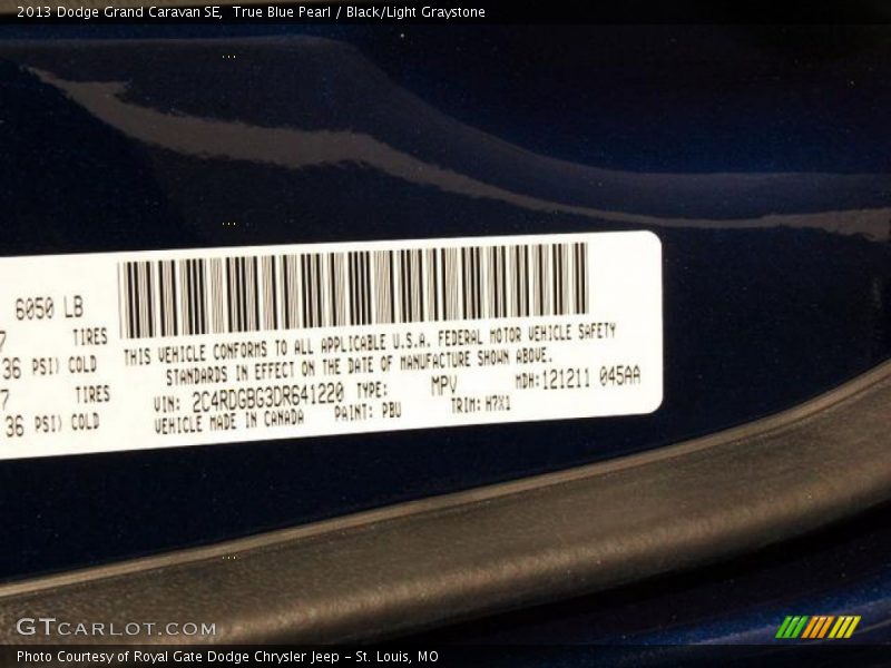 True Blue Pearl / Black/Light Graystone 2013 Dodge Grand Caravan SE
