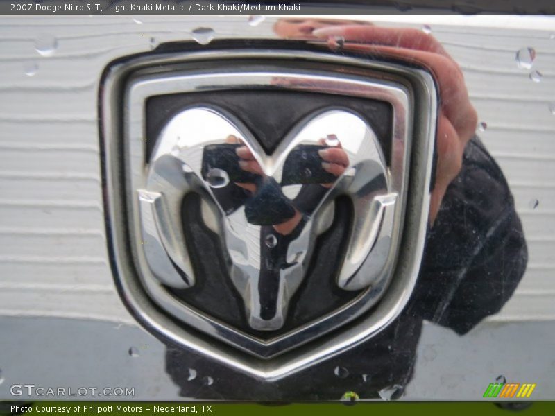 Light Khaki Metallic / Dark Khaki/Medium Khaki 2007 Dodge Nitro SLT