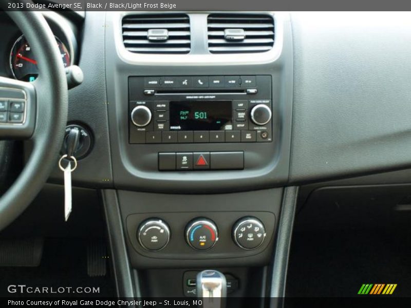 Black / Black/Light Frost Beige 2013 Dodge Avenger SE