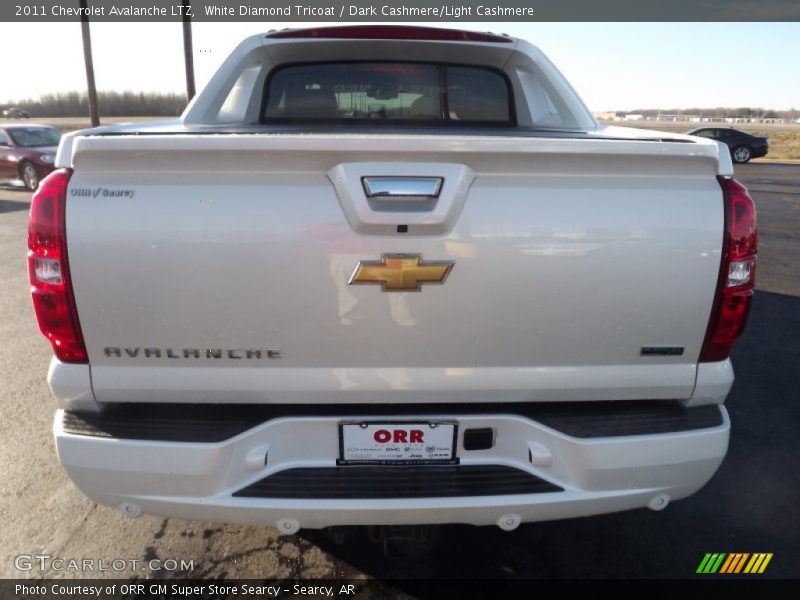 White Diamond Tricoat / Dark Cashmere/Light Cashmere 2011 Chevrolet Avalanche LTZ