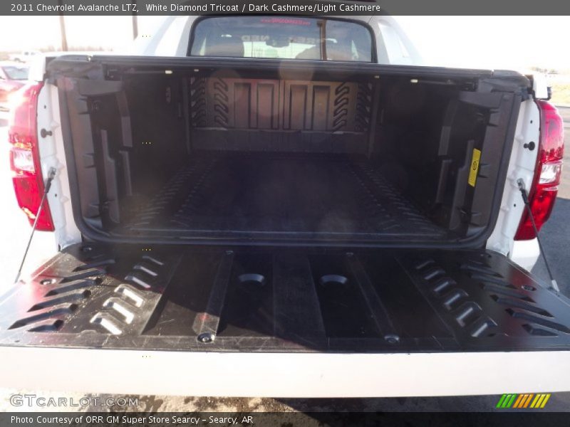 White Diamond Tricoat / Dark Cashmere/Light Cashmere 2011 Chevrolet Avalanche LTZ