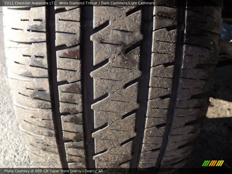 White Diamond Tricoat / Dark Cashmere/Light Cashmere 2011 Chevrolet Avalanche LTZ