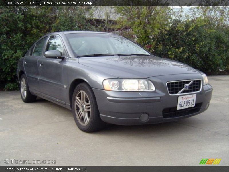 Front 3/4 View of 2006 S60 2.5T