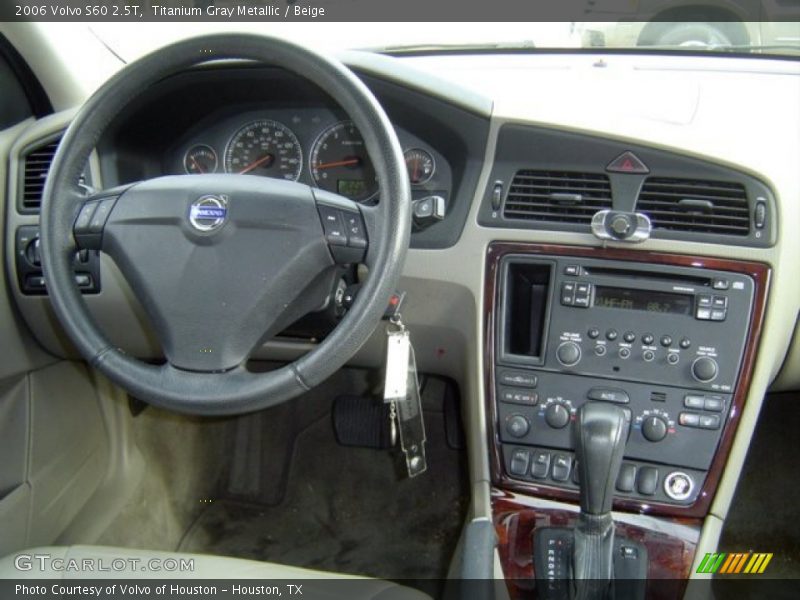 Dashboard of 2006 S60 2.5T