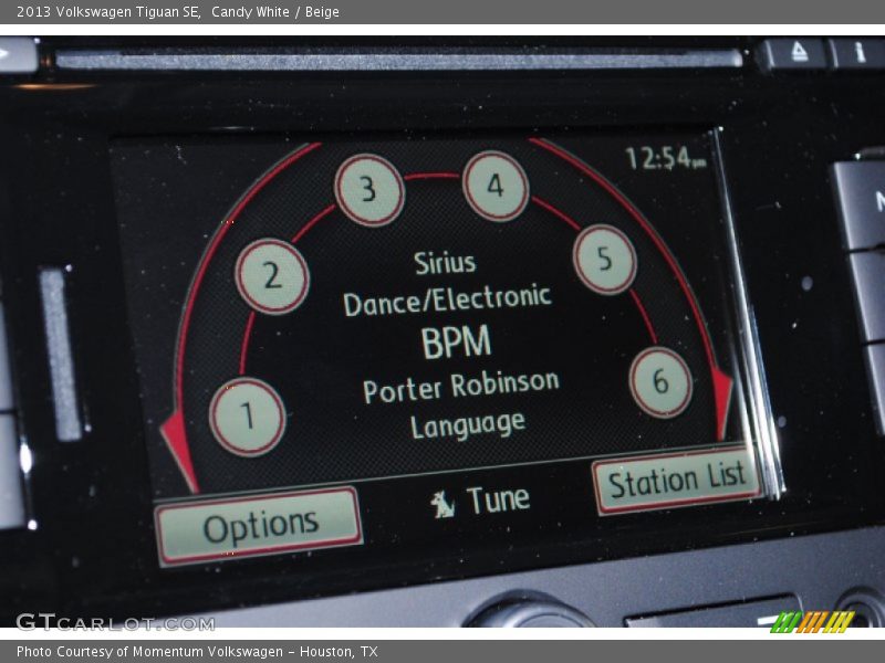 Candy White / Beige 2013 Volkswagen Tiguan SE