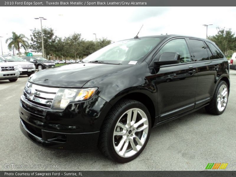 Front 3/4 View of 2010 Edge Sport