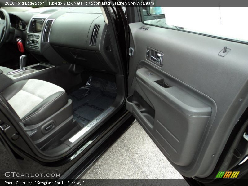Tuxedo Black Metallic / Sport Black Leather/Grey Alcantara 2010 Ford Edge Sport