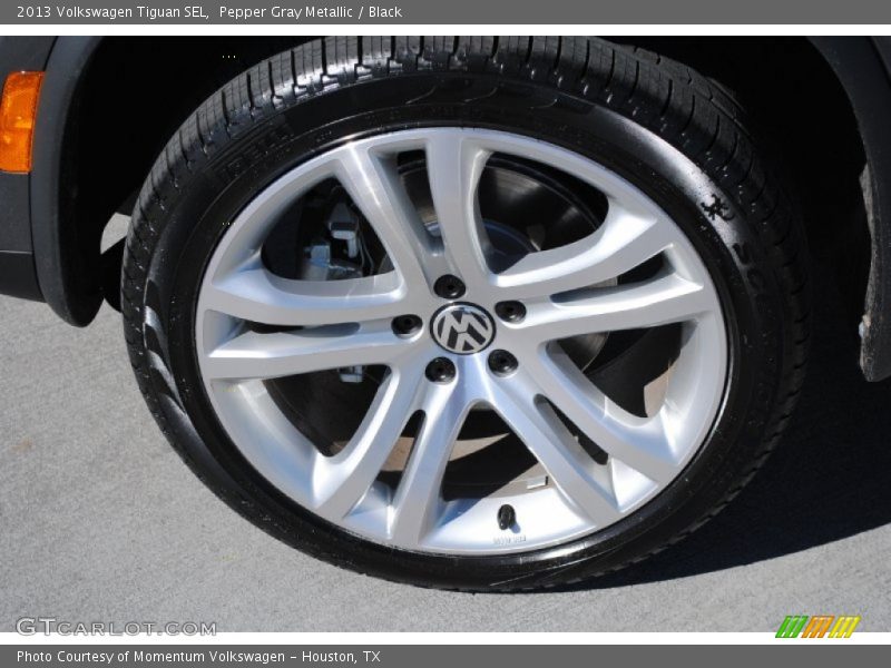 Pepper Gray Metallic / Black 2013 Volkswagen Tiguan SEL