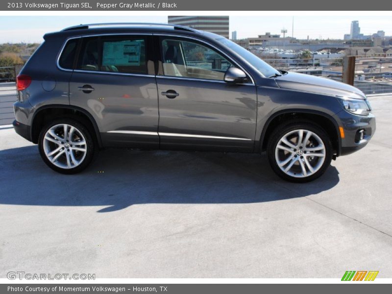 Pepper Gray Metallic / Black 2013 Volkswagen Tiguan SEL