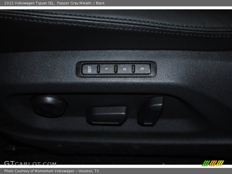 Pepper Gray Metallic / Black 2013 Volkswagen Tiguan SEL