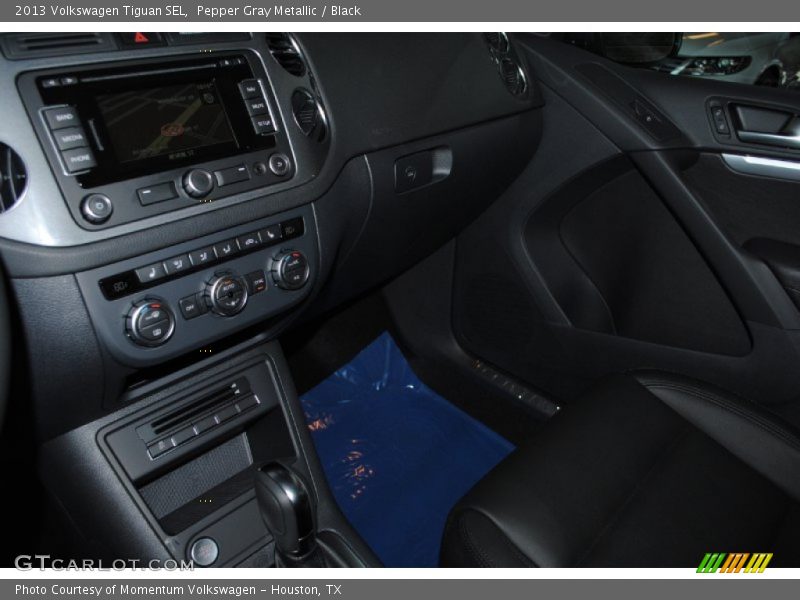 Pepper Gray Metallic / Black 2013 Volkswagen Tiguan SEL