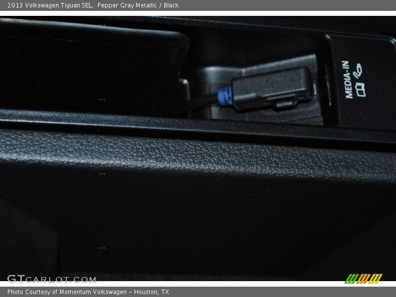 Pepper Gray Metallic / Black 2013 Volkswagen Tiguan SEL