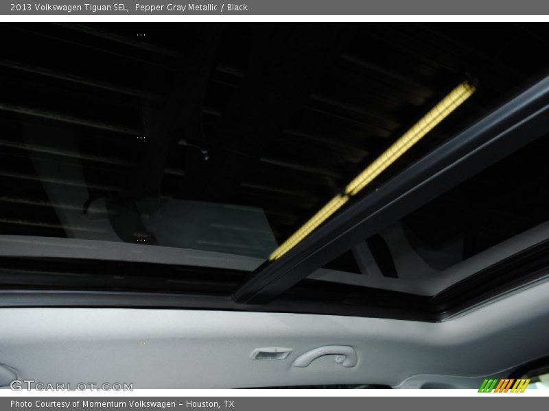Pepper Gray Metallic / Black 2013 Volkswagen Tiguan SEL