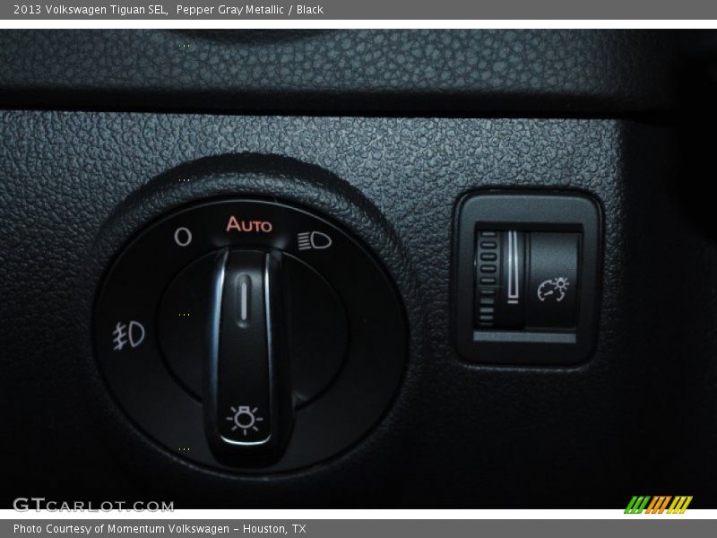 Pepper Gray Metallic / Black 2013 Volkswagen Tiguan SEL