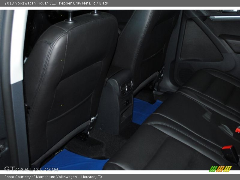 Pepper Gray Metallic / Black 2013 Volkswagen Tiguan SEL