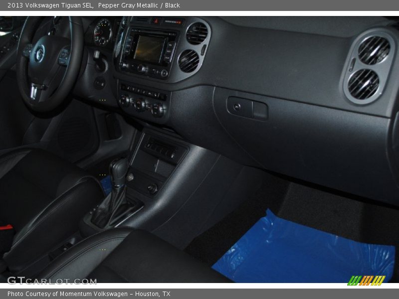 Pepper Gray Metallic / Black 2013 Volkswagen Tiguan SEL