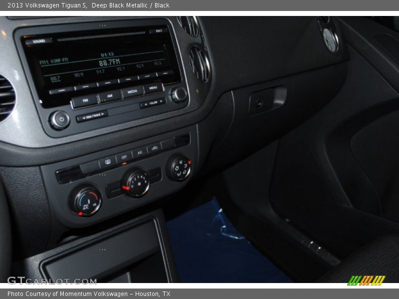 Deep Black Metallic / Black 2013 Volkswagen Tiguan S