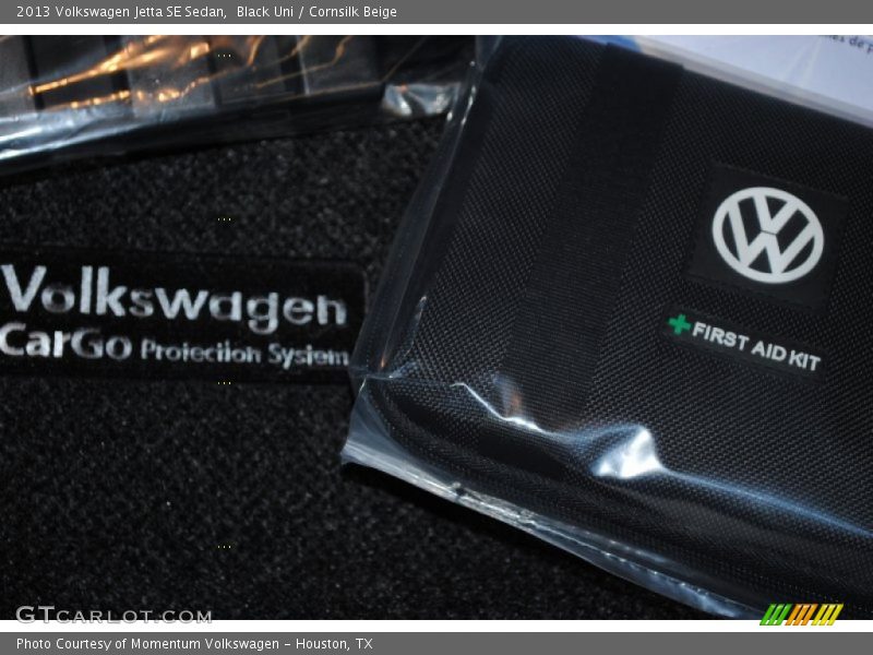 Black Uni / Cornsilk Beige 2013 Volkswagen Jetta SE Sedan