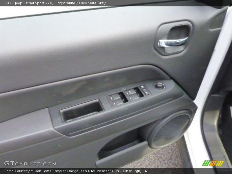 Bright White / Dark Slate Gray 2013 Jeep Patriot Sport 4x4