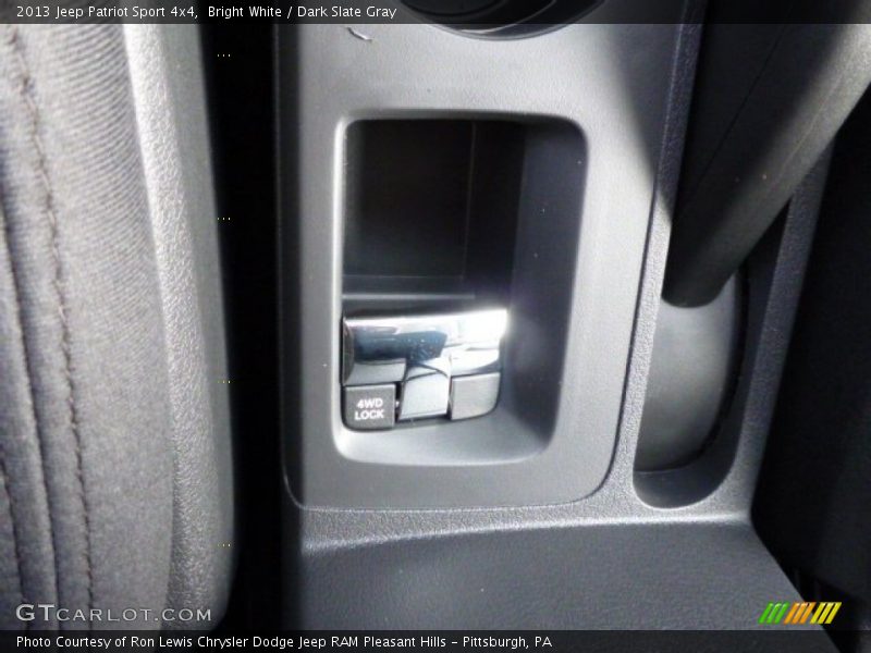 Bright White / Dark Slate Gray 2013 Jeep Patriot Sport 4x4