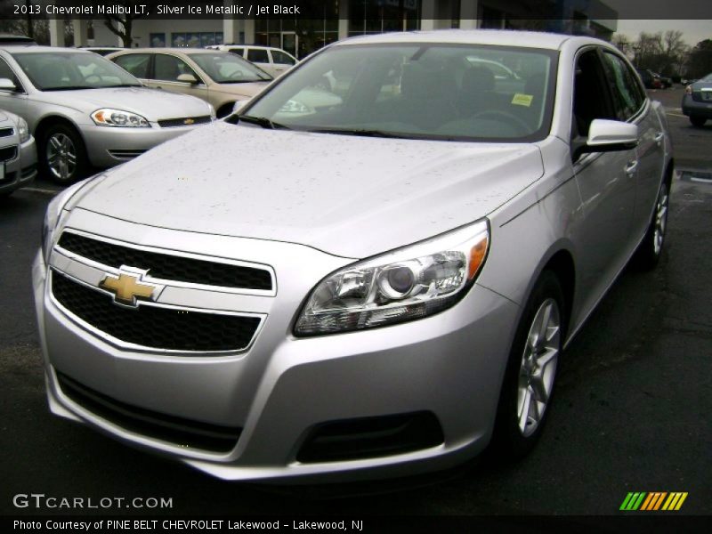 Front 3/4 View of 2013 Malibu LT