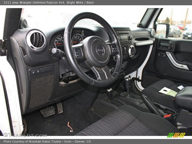 Bright White / Black 2011 Jeep Wrangler Unlimited Rubicon 4x4