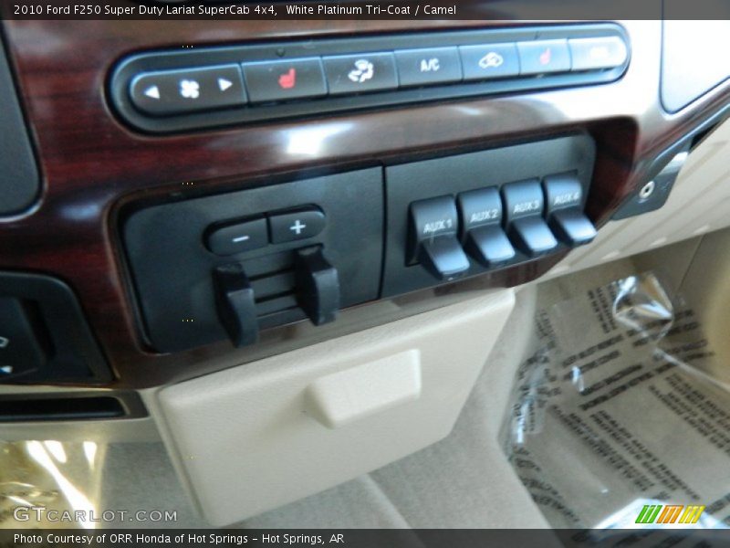 White Platinum Tri-Coat / Camel 2010 Ford F250 Super Duty Lariat SuperCab 4x4