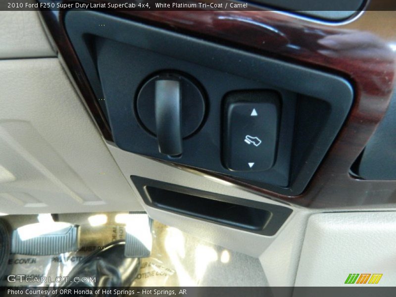 White Platinum Tri-Coat / Camel 2010 Ford F250 Super Duty Lariat SuperCab 4x4